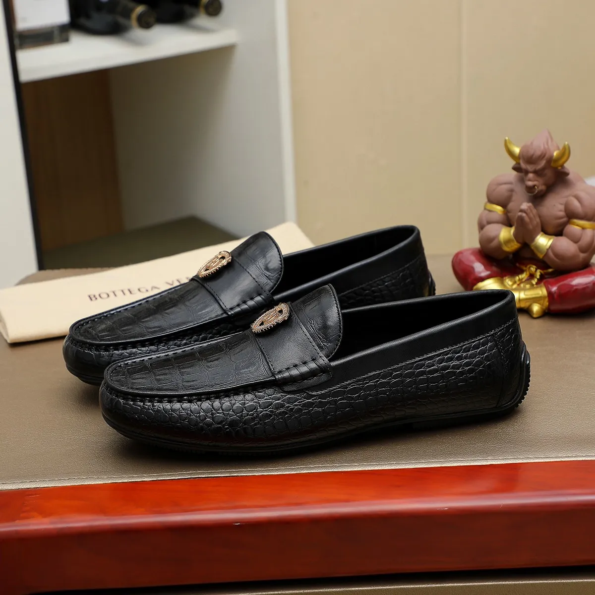 Men's men's shoes 💰440 [BV] 👟👟 Italian luxury brand Made with imported cowhide technology to highlight high-end men's taste of light luxury life [color] [color] Masters with ten years of manual experience create classic weaving 🌴 The inner top layer 🐮 lining 💯😘 The top quality inherits the brand craftsmanship! Color, code number 39-44 (38.45. Can be customized)